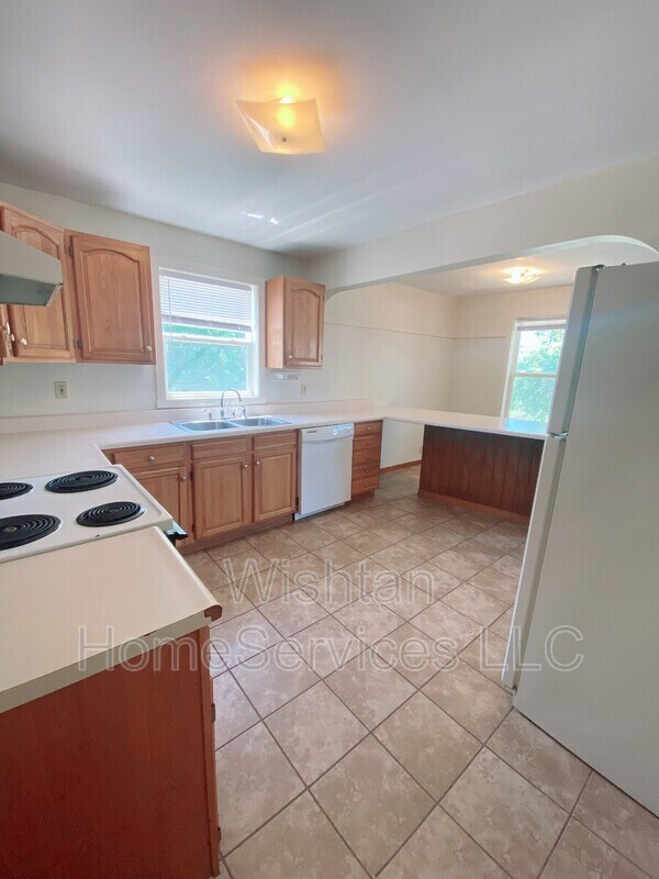 Building Photo - 727 Stadium Dr