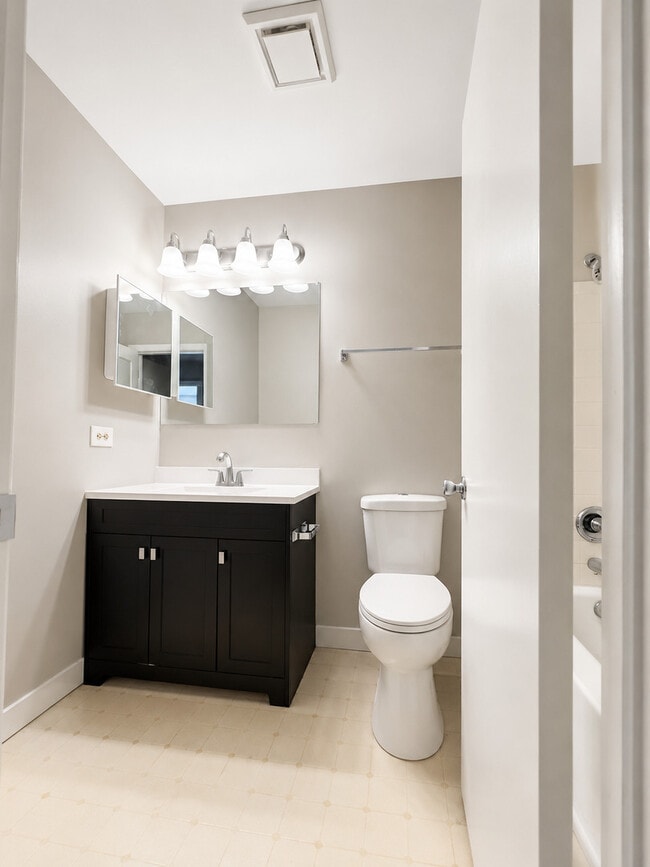 Foto del edificio - 727 Whitesail Dr