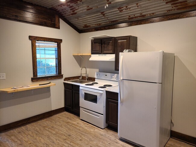 Building Photo - 321 Co Rd 221