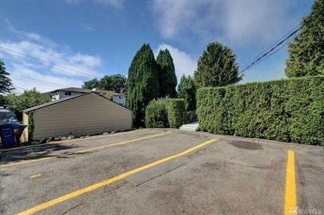 Foto del edificio - 5956 Fauntleroy Wy SW