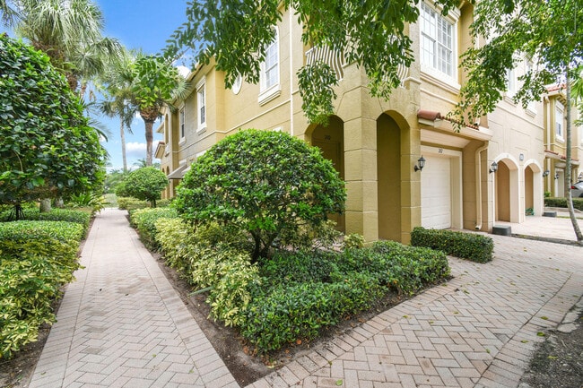 Building Photo - 4930 Bonsai Cir