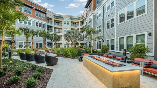 Building Photo - Grady Square