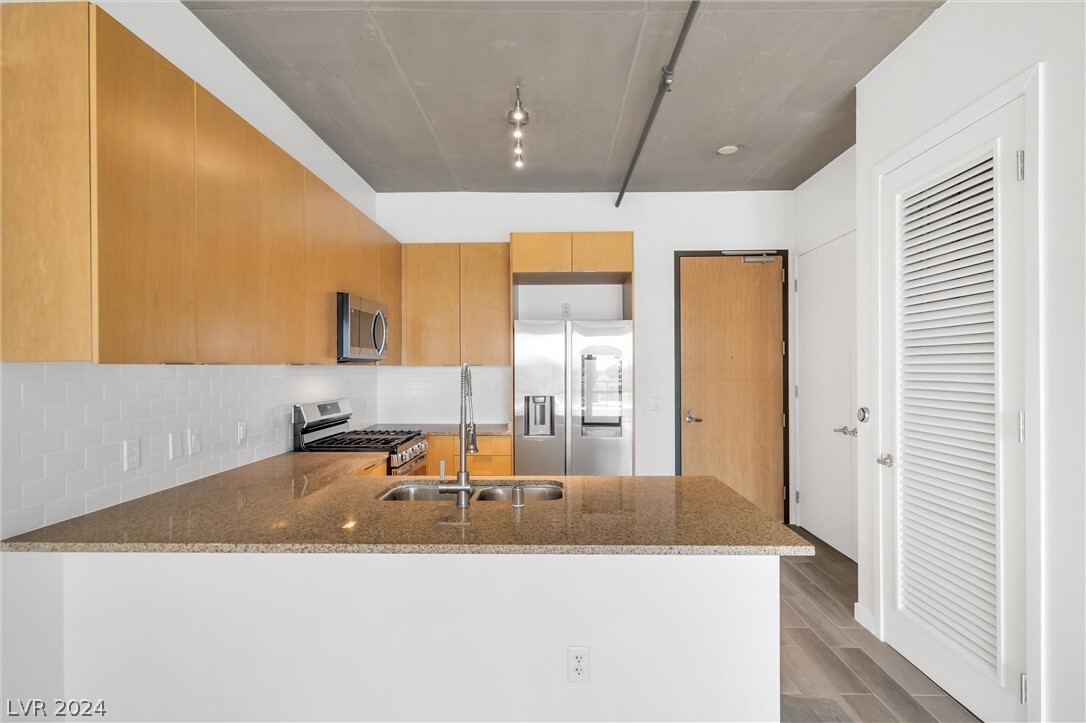 Foto principal - 353 E Bonneville Ave