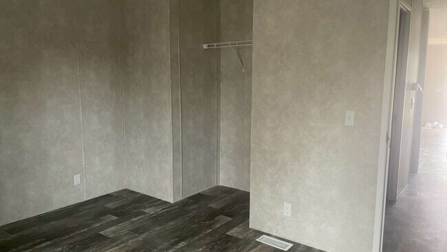 Foto del edificio - 16 Eastview Dr