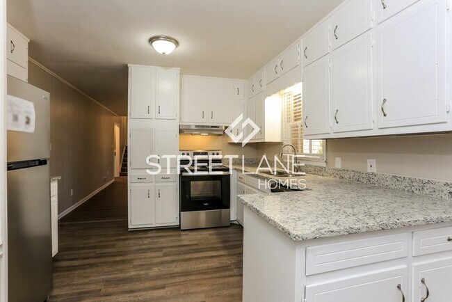 Building Photo - Spacious 4 Bedroom!- Now offering $750 off...