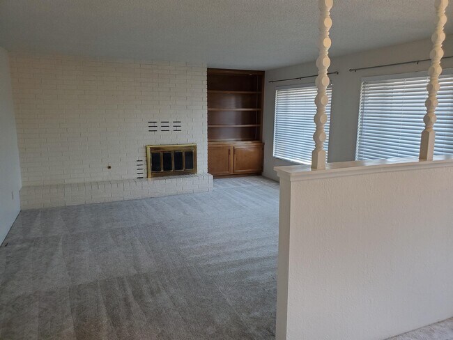 Foto del edificio - 2467 Hawkins St