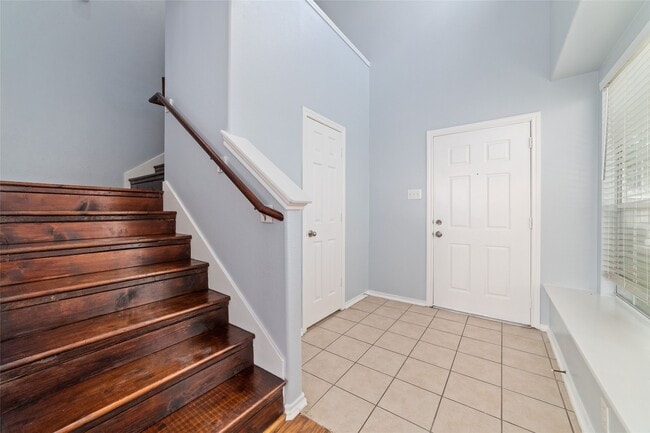 Building Photo - 8734 Rainglen Ln