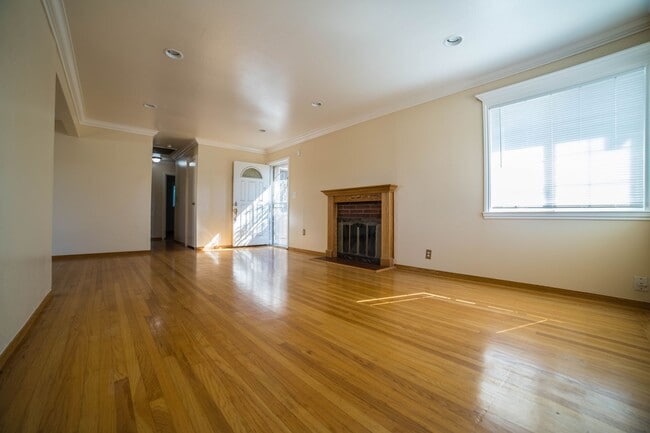Building Photo - $3,770 - GORGEOUS THREE BEDROOM SANTA CLAR...
