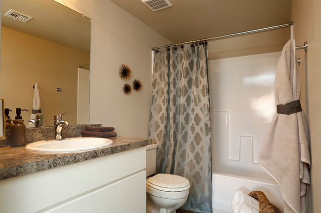 228918_7 - Heritage District