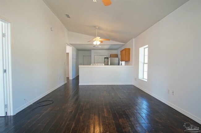 Foto del edificio - 8531 Airway Dr