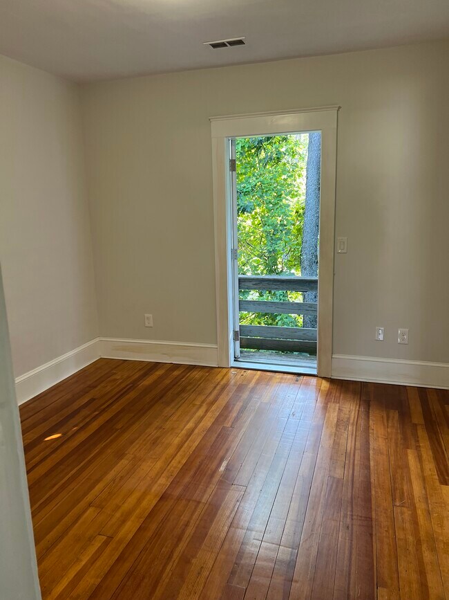Foto del edificio - 274 Montague City Rd