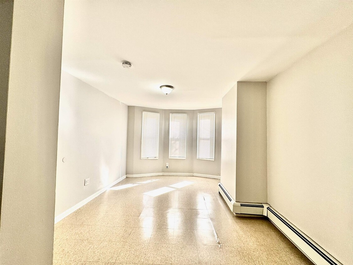 Building Photo - 2275 John F. Kennedy Blvd