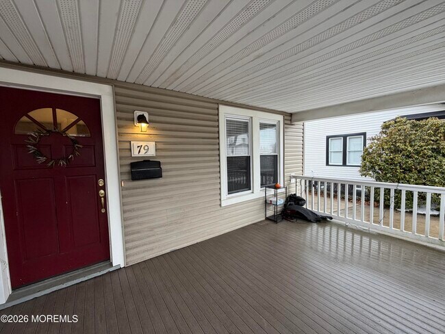 Foto del edificio - 79-81-81 Branch Ave