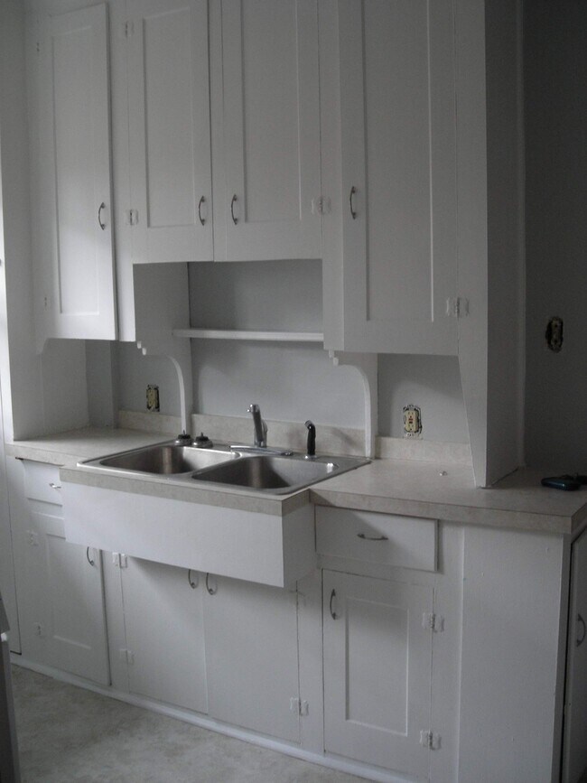 Kitchen - 2103 Grant Ave