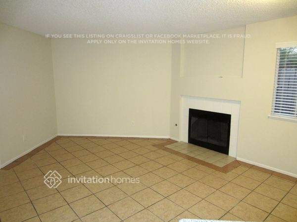 Foto del edificio - 1404 Springline Dr
