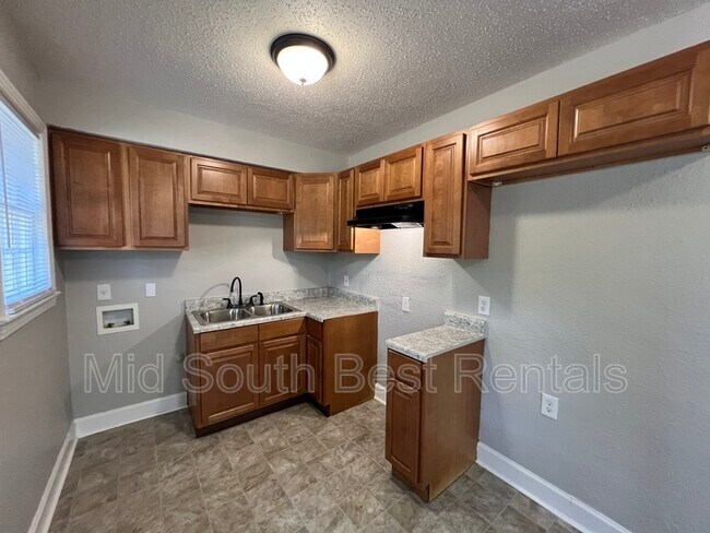 Foto del edificio - 3162 St Charles Dr