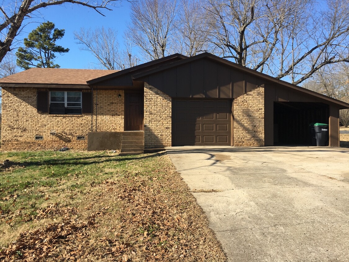 910 S East Ave, Tahlequah, OK 74464 House Rental in Tahlequah, OK