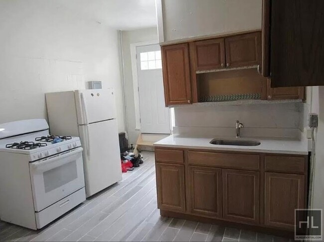 Building Photo - BRIGHT, SPACIOUS NO FEE CROWN HEIGHTS 2BR!!!