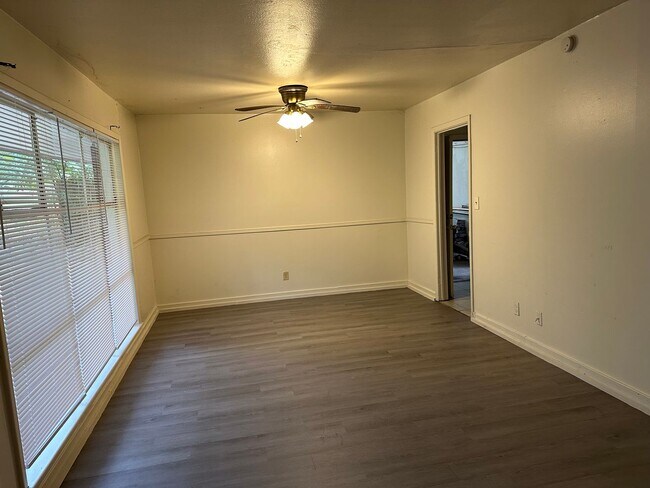 Foto del edificio - 2710 E Benwood Dr
