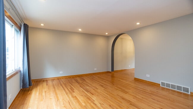 Building Photo - 4452 W Dakin St