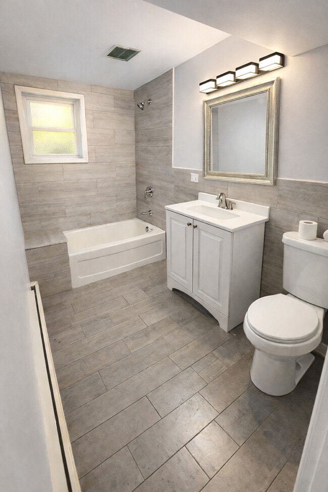 Building Photo - 5518 W Melrose St