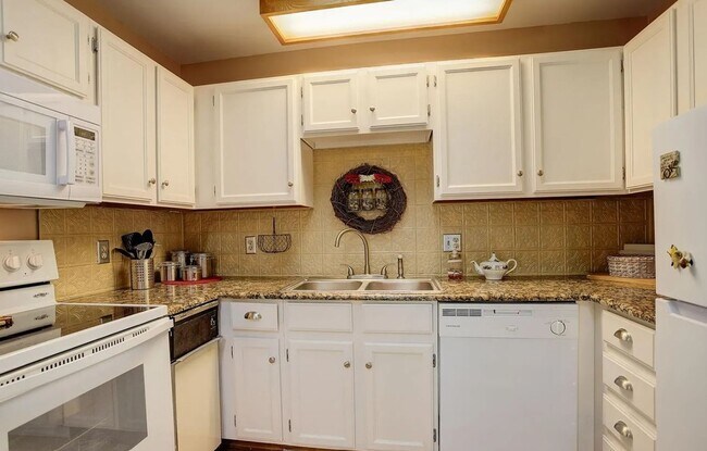 Foto del edificio - Charming 1BD/1BA Condo-Wheat Ridge, CO! Available 5/1!