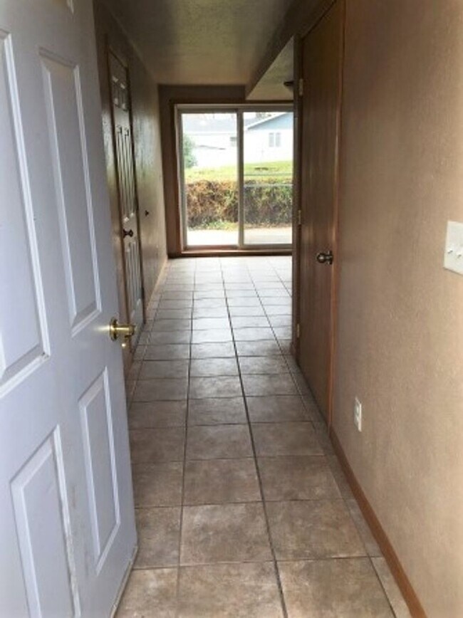 Foto del edificio - 920 18th Ave SW