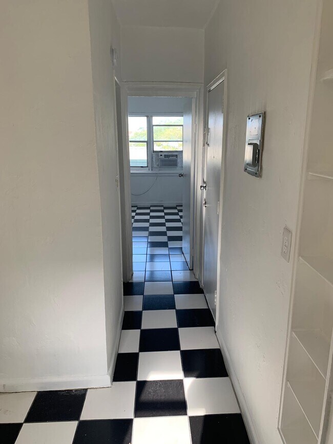 Foto del edificio - 2300 W Flagler St