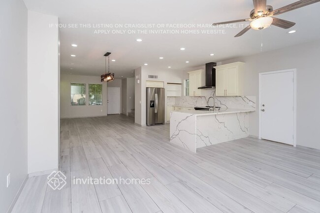 Building Photo - 1391 S Hawk Ln