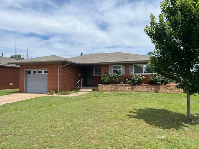Photo - Harwood Floors - Granite Countertops - Mid... House