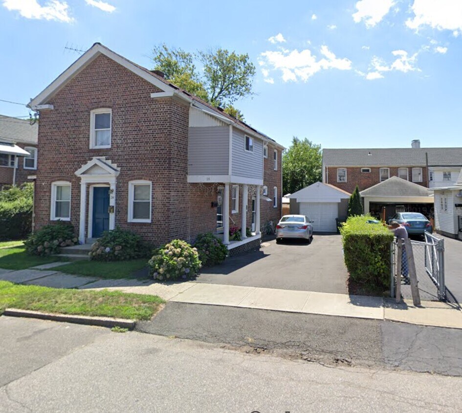 18 Essex St, Bridgeport, CT 06610 Townhome Rentals in Bridgeport CT