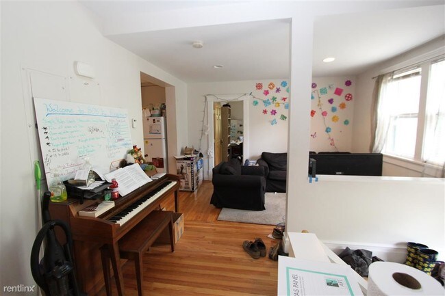 Building Photo - 808 E Kingsley St