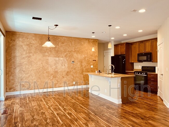 Foto del edificio - 8482 Parkland St