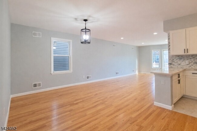 Building Photo - 11 Wallis Ave