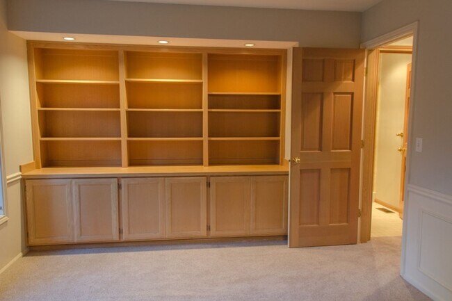 Building Photo - 5Bd/2.75Ba Mercer Island House