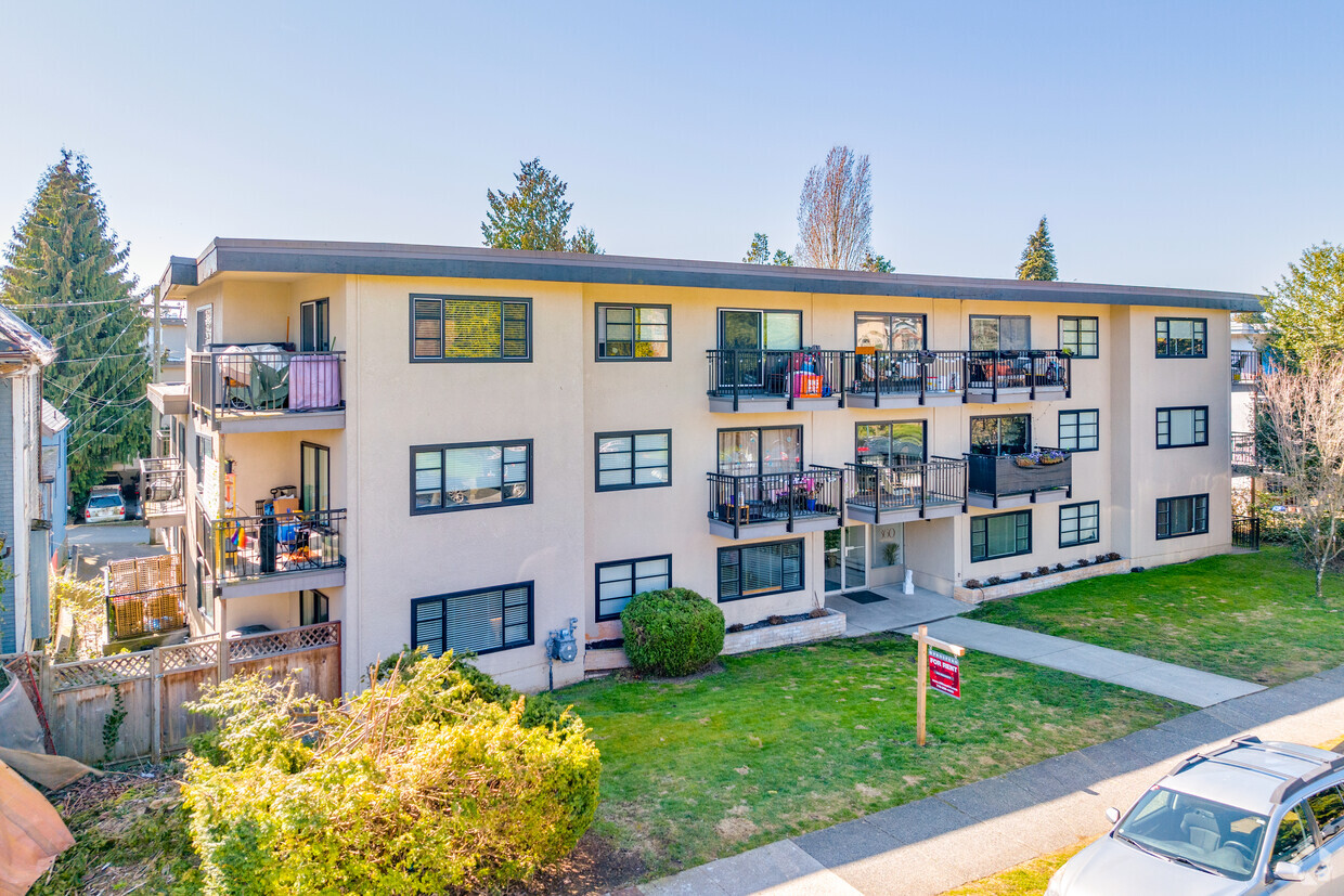 Primary Photo - Golden Future Apartments