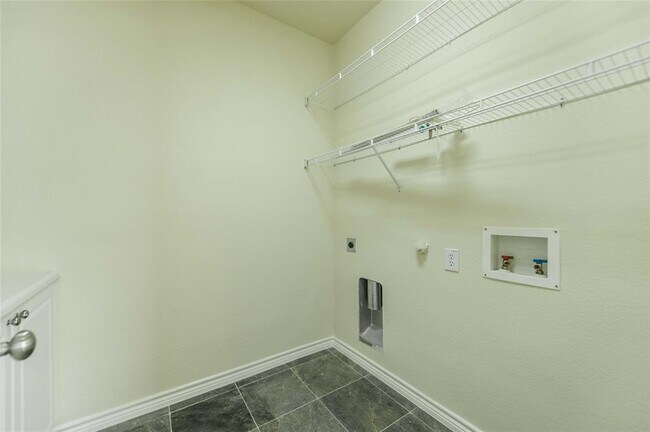 Foto del edificio - 13900 Noel Rd