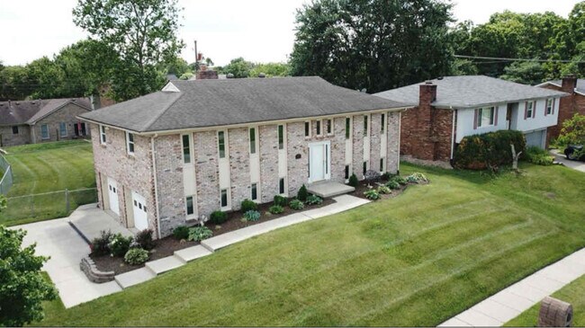 Building Photo - 484 Cromwell Way
