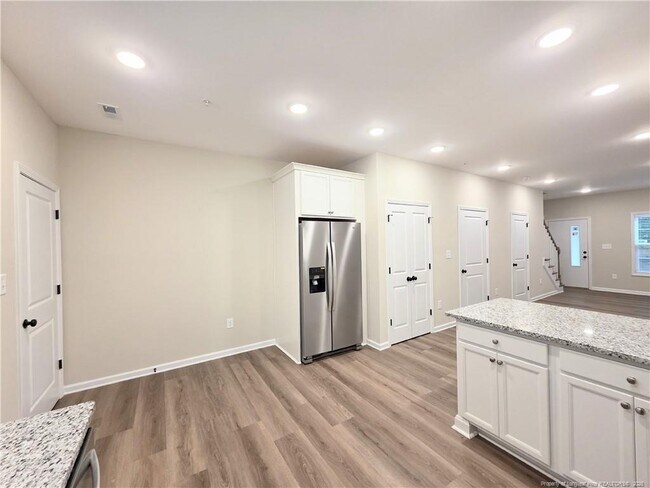 Foto del edificio - 1511 Fort Bragg Rd