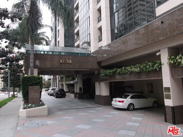 Building Photo - 10724 Wilshire Blvd