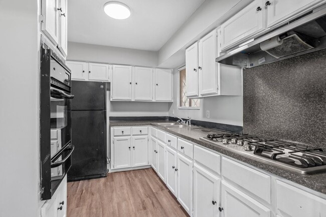 Foto del edificio - 2821 General Doolittle Ave