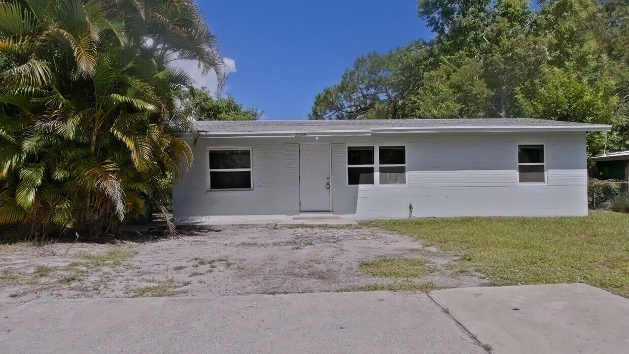 Primary Photo - Cute Updated 2/1 with Bonus Room in Fort P...