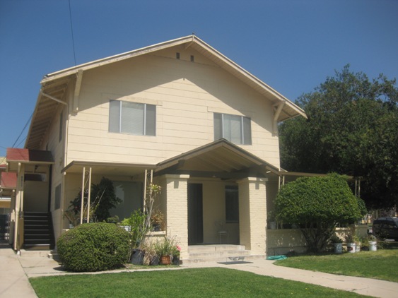 Building Photo - 1143-1145 E Wilson Ave