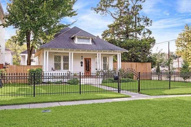 Photo - 1847 Cortlandt St House