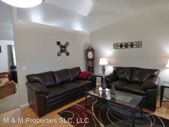 Building Photo - 4 br, 3 bath House - 350 E La Vera Lane