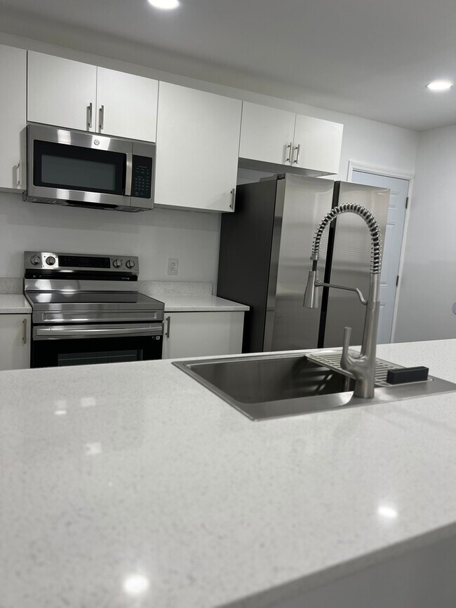 Foto del edificio - 1497 W 13th St