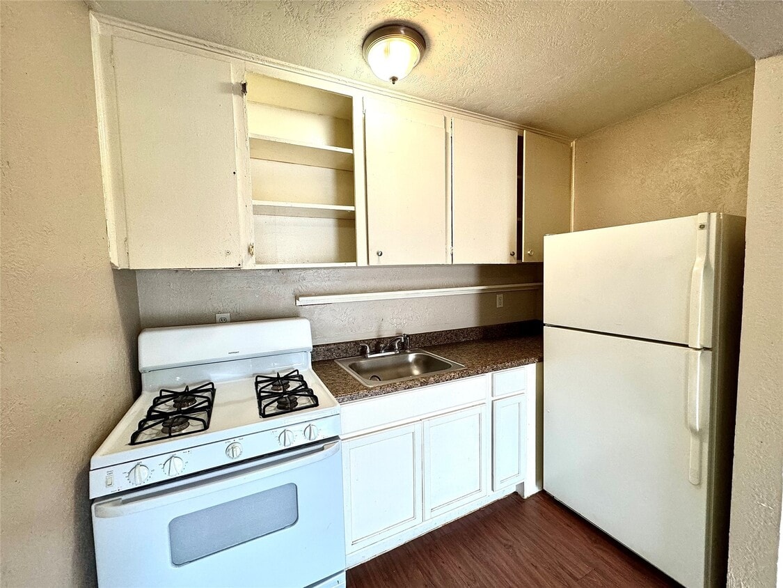 Foto del edificio - 1756 W Main St