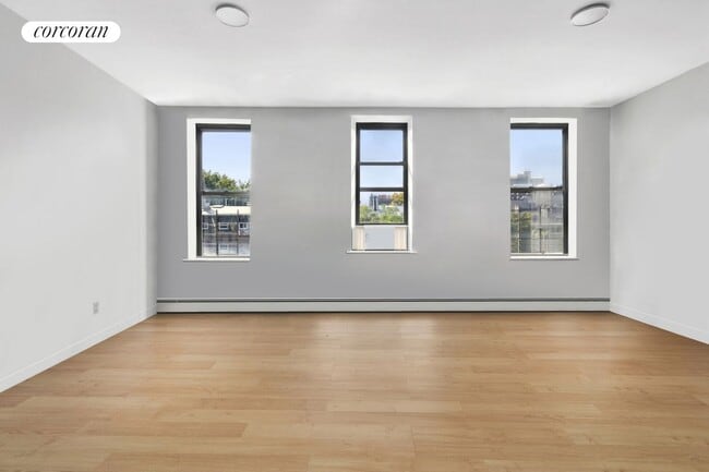 Building Photo - 13 Hart St
