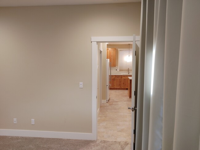 Building Photo - 801 NW Rimrock Dr