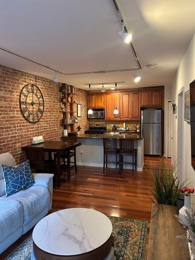 Foto principal - 1315 Washington St